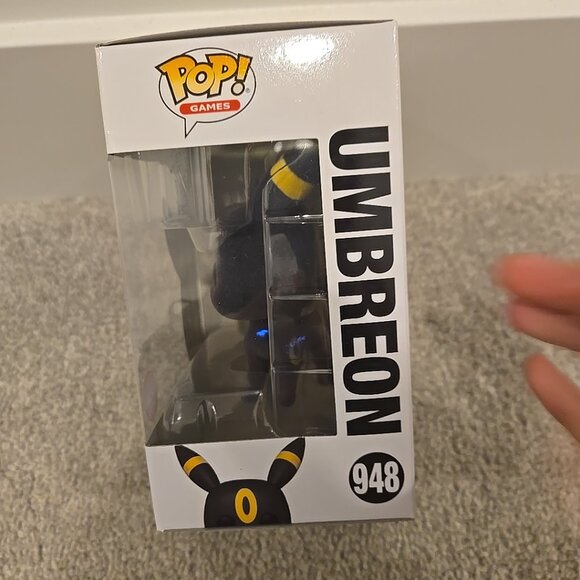 Funko Pop! Vinyl: Pokémon - Umbreon (Flocked) - Chalice Collectibles (Exclusive) - Picture 4 of 6